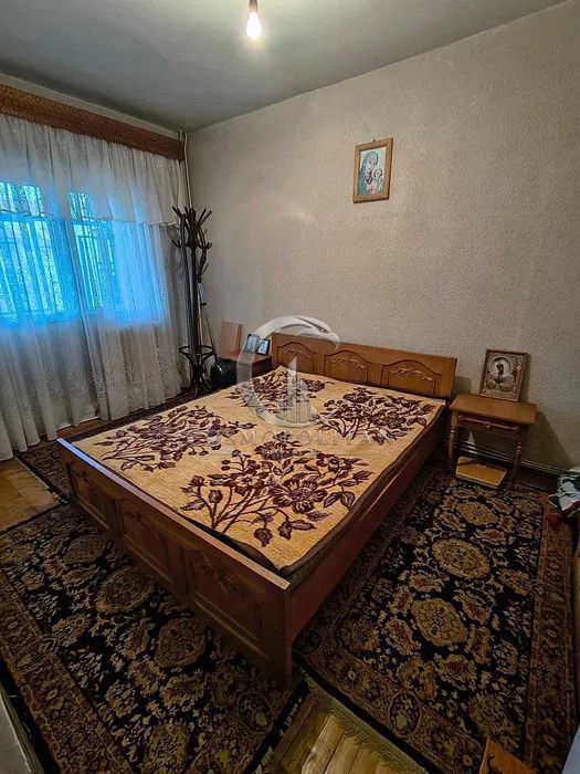 Apartament cu 3 camere ~ zona Pod/Rm. Sarat ~ etaj 2din4 - Poză 3