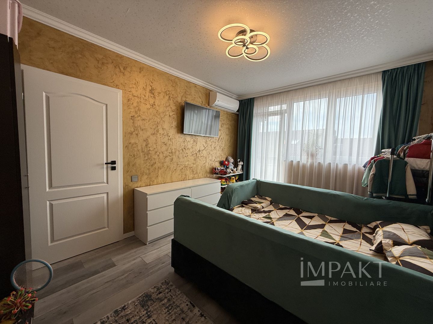 Apartament spatios cu 3 camere in Floresti (Sub Cetate) - Poză 1