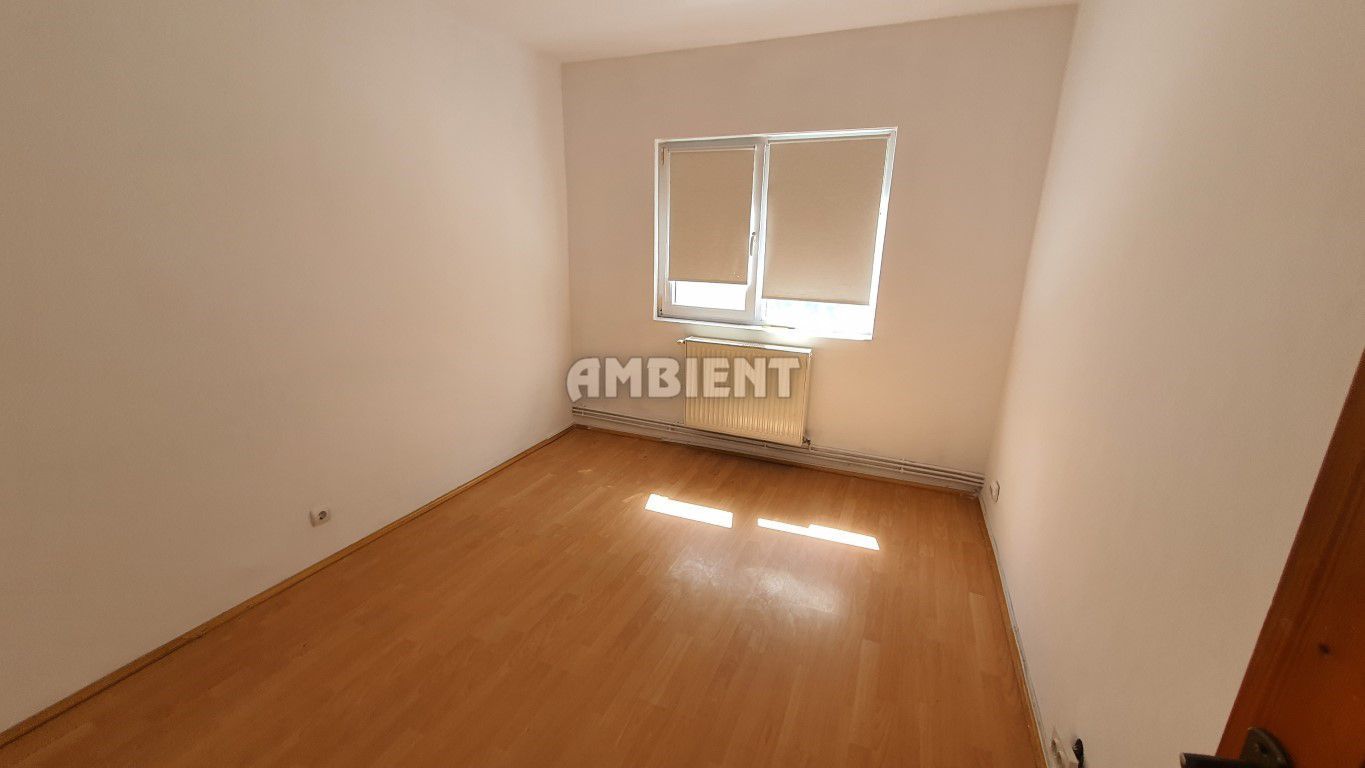 Apartament 3 camere, decomandat, etaj 4, zona CARTIER; - Poză 5