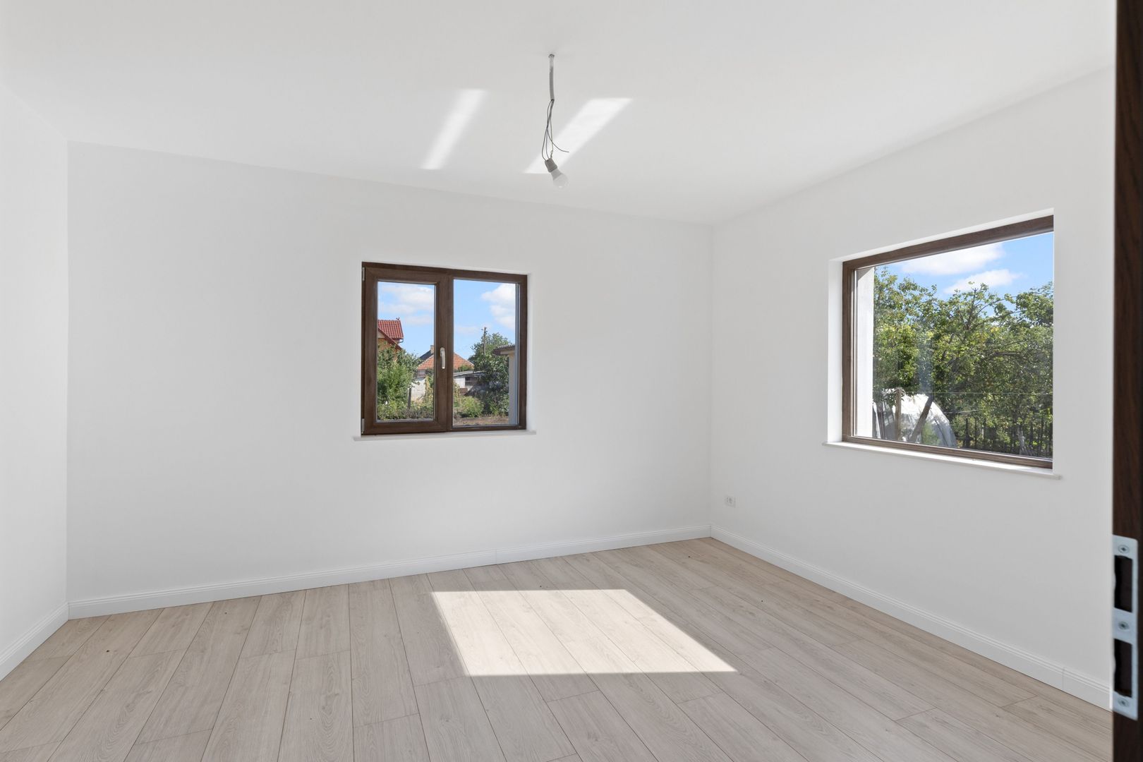 Eleganta, Confortul, Calitatea, liniste Vila P+M Garaj Pecica Arad - Poză 11