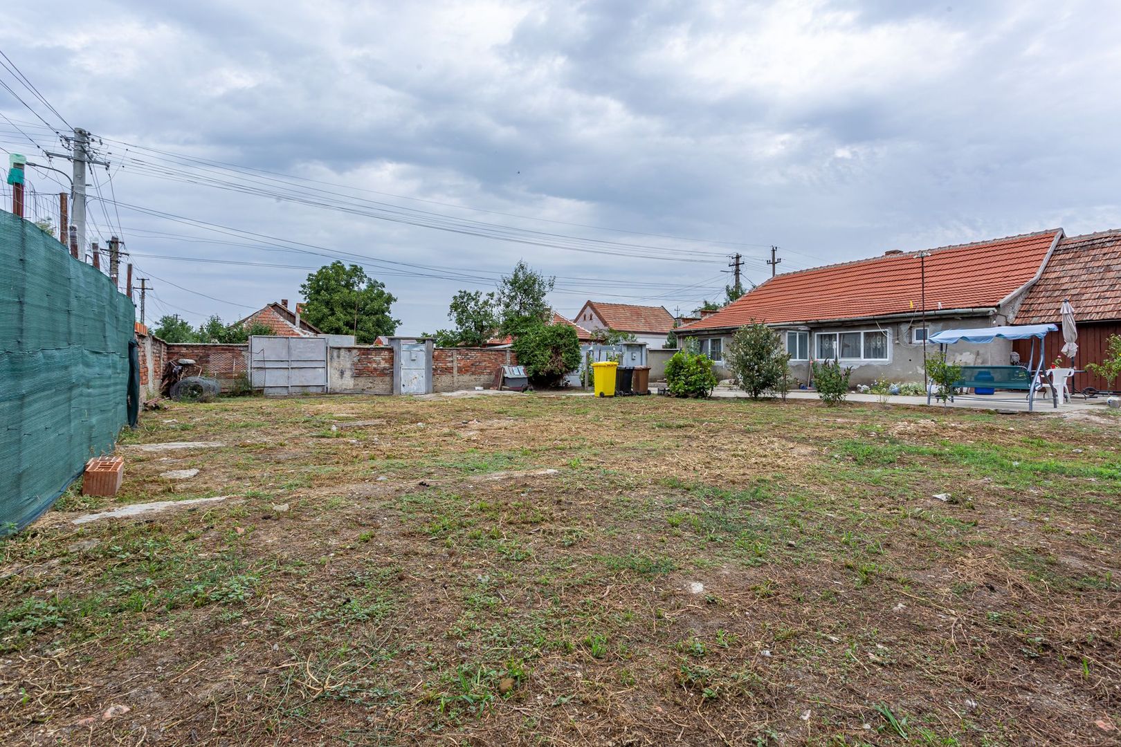 Casă individuală cu teren generos pe colț, în Gai - Poză 1