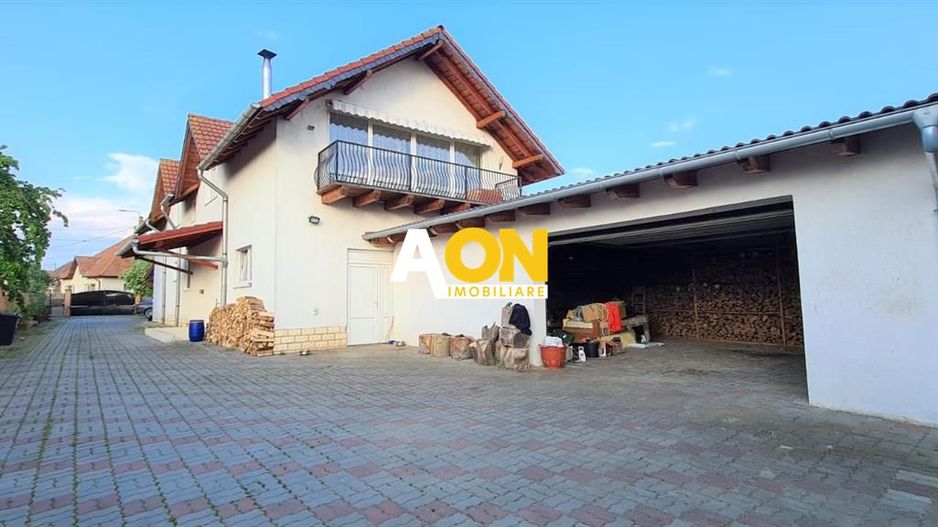 Casa pentru 2 familii, 7 Camere, 2 Garaje, 1500MP Teren - Poză 2