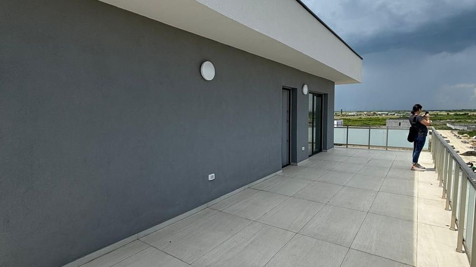 Apartament tip Penthouse-terasa de 50mp,zona Mehala - Poză 1