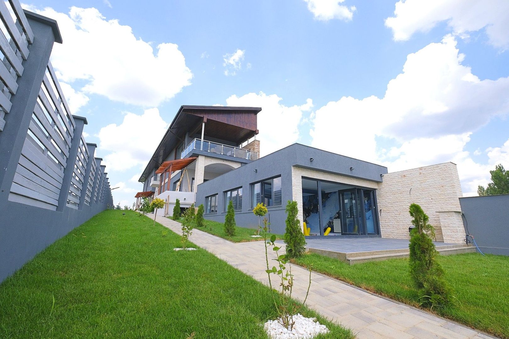 Corbeanca, cu pozitie exceptionala vila D+P+E personalizata - Poză 1