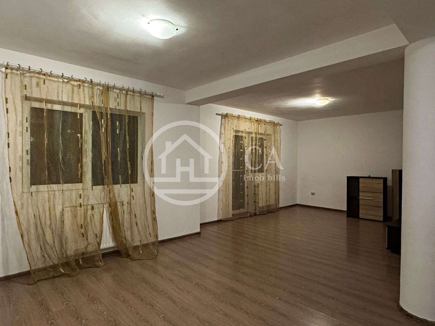 Casă de închiriat cu 4 camere în Cartierul Europa, Oradea - Poză 15