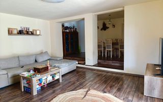 Casa individuala spatioasa si teren mare, pozitie excelenta, Sacalaz - Poză 1