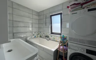 Duplex elegant cu 5 camere, 2 bai, curte in Cristian - Poză 17