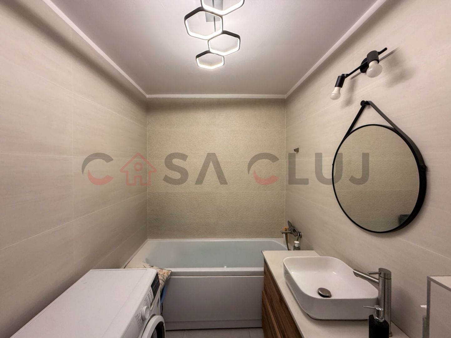 3 camere la cheie, zona Tetarom, bloc nou, garaj - Poză 6
