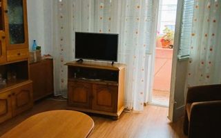 Apartament cu 3 camere de vanzare zona centrala - Poză 1