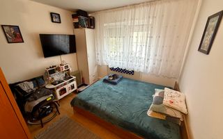 3 camere - etaj 3 - 52mp - renovat - centrala - apa - Craiovita Noua - Poză 3