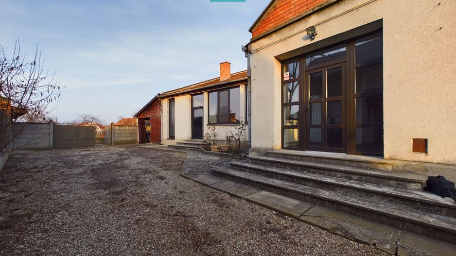 Casă generoasă în Periam județ Timiș - Poză 2