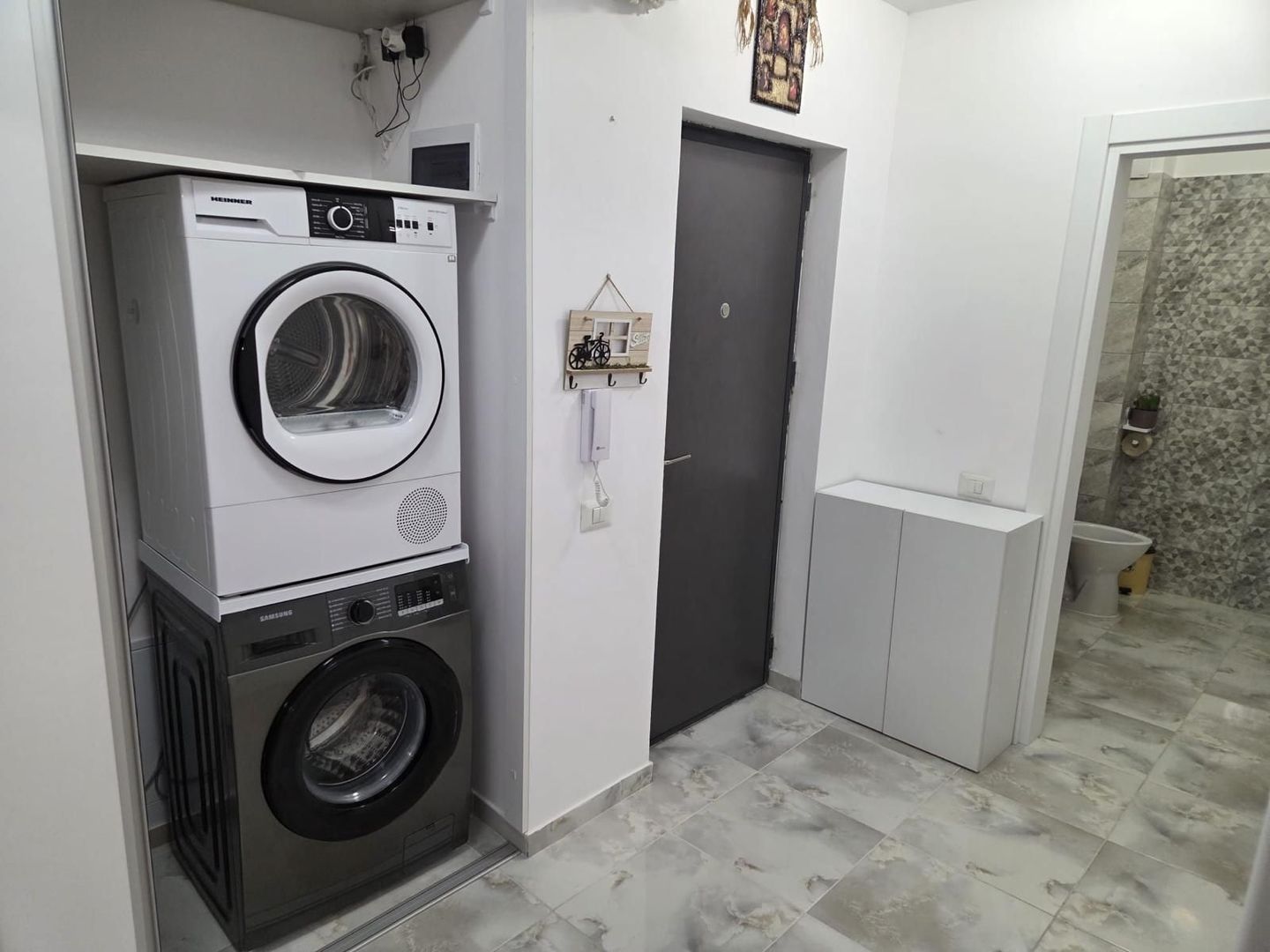 AP. 2 CAMERE APARATORI,CENTRALA PROPRIE,LOC DE PARCARE, MOBILAT MODERN - Poză 6