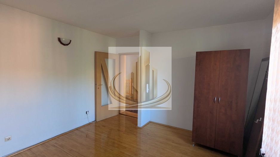 Vilă pentru Activități Comercia –5 Camere, Curte500 MP – Zona Aradului - Poză 6