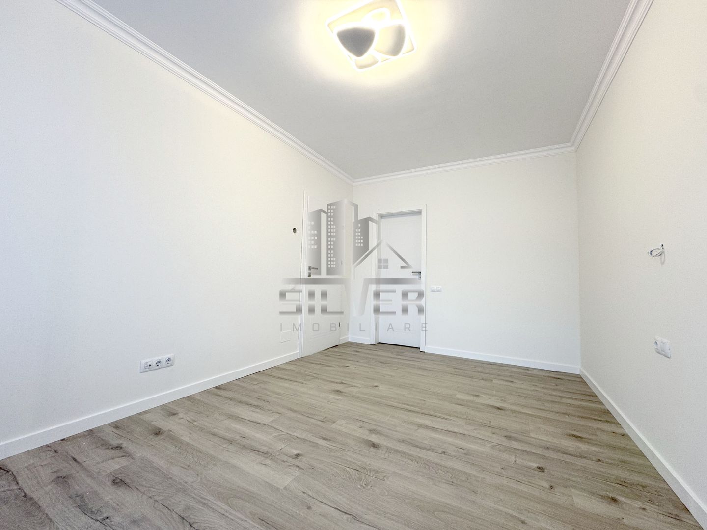 Apartament cu 4 camere /85.5mp/zona Sub Cetate. - Poză 6