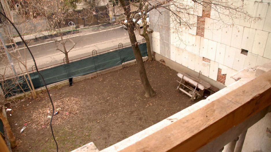 Vand 3 apartamente intr-o vila cu 1 etaj - Poză 2