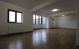 8 incaperi, 2 bai, centrala proprie, 3 locuri de parcare; Lipovei. - Poză 3