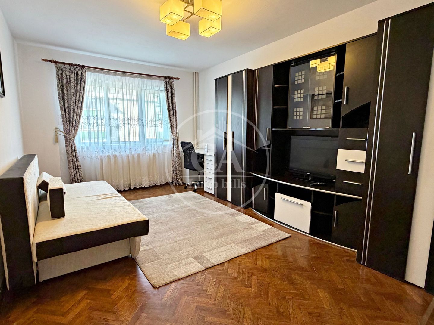 Apartament de închiriat cu 3 camere în zona Rogerius, Oradea - Poză 1