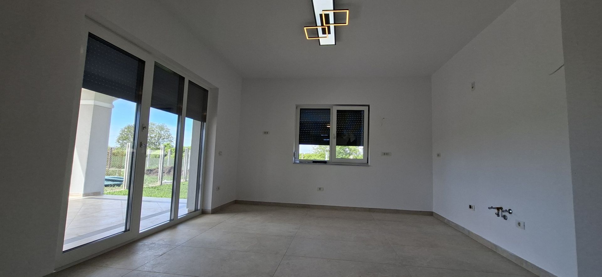 Locuinta individuala cu garaj- in stil mediteranean - Poză 5
