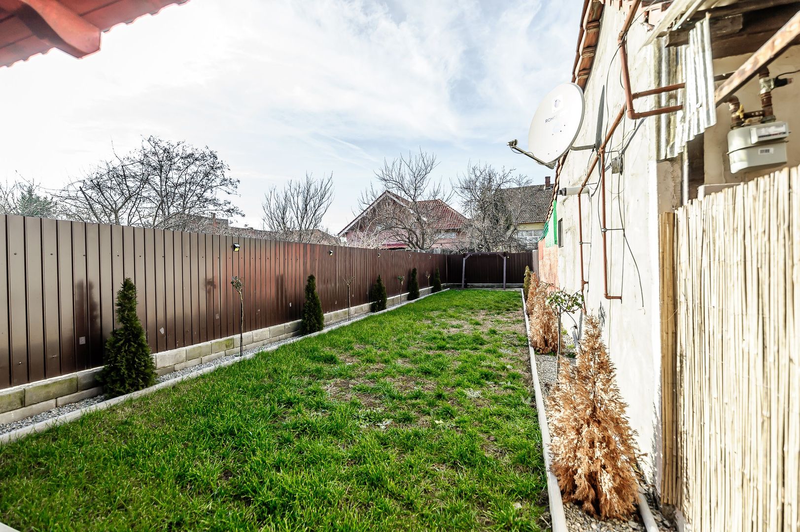 Doua apartamente cu gradina si terasa, in Micalaca, la curte comuna - Poză 5