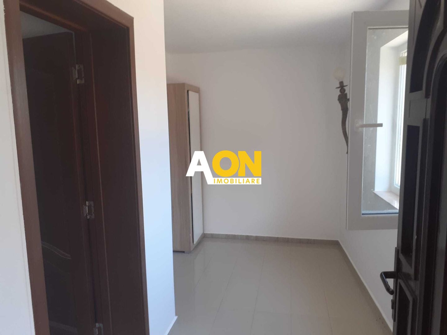 Casa Individuală 7 Camere, 2 Băi,  250 mp Utili - Poză 3