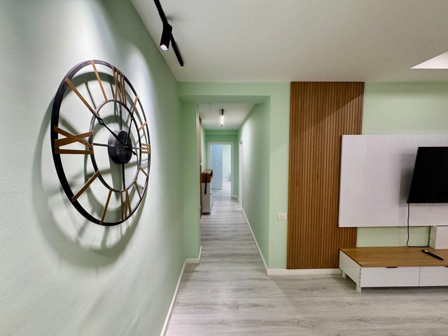 COSMOPOLIS - Apartament cu 3 camere si gradina, mobilat si utilat. - Poză 7