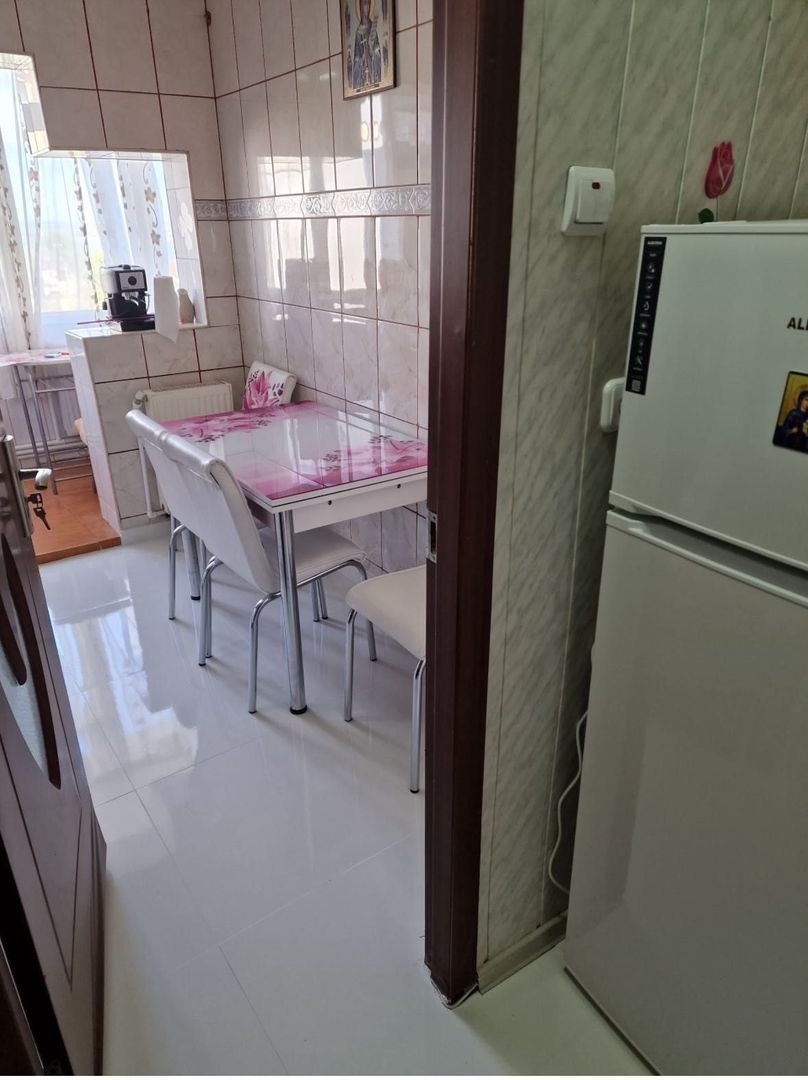 2 camere, decomandat, etaj 4/4,  Micro 21, vedere la Dunare - Poză 2