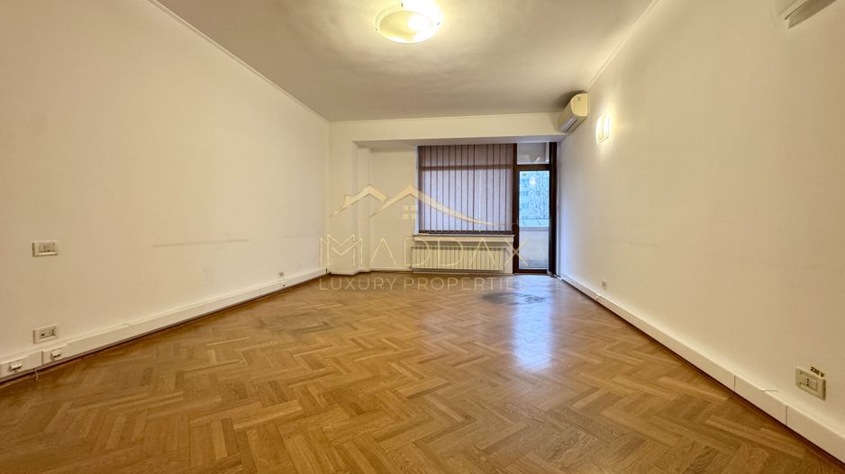 Vila centrala cu 13 camere *460mpu* + garaj // Dorobanți - Poză 13