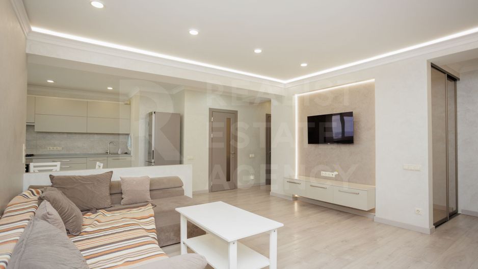 Spre vînzare apartament spațios, 2 dormitoare și living, sec. Botanica - Poză 3