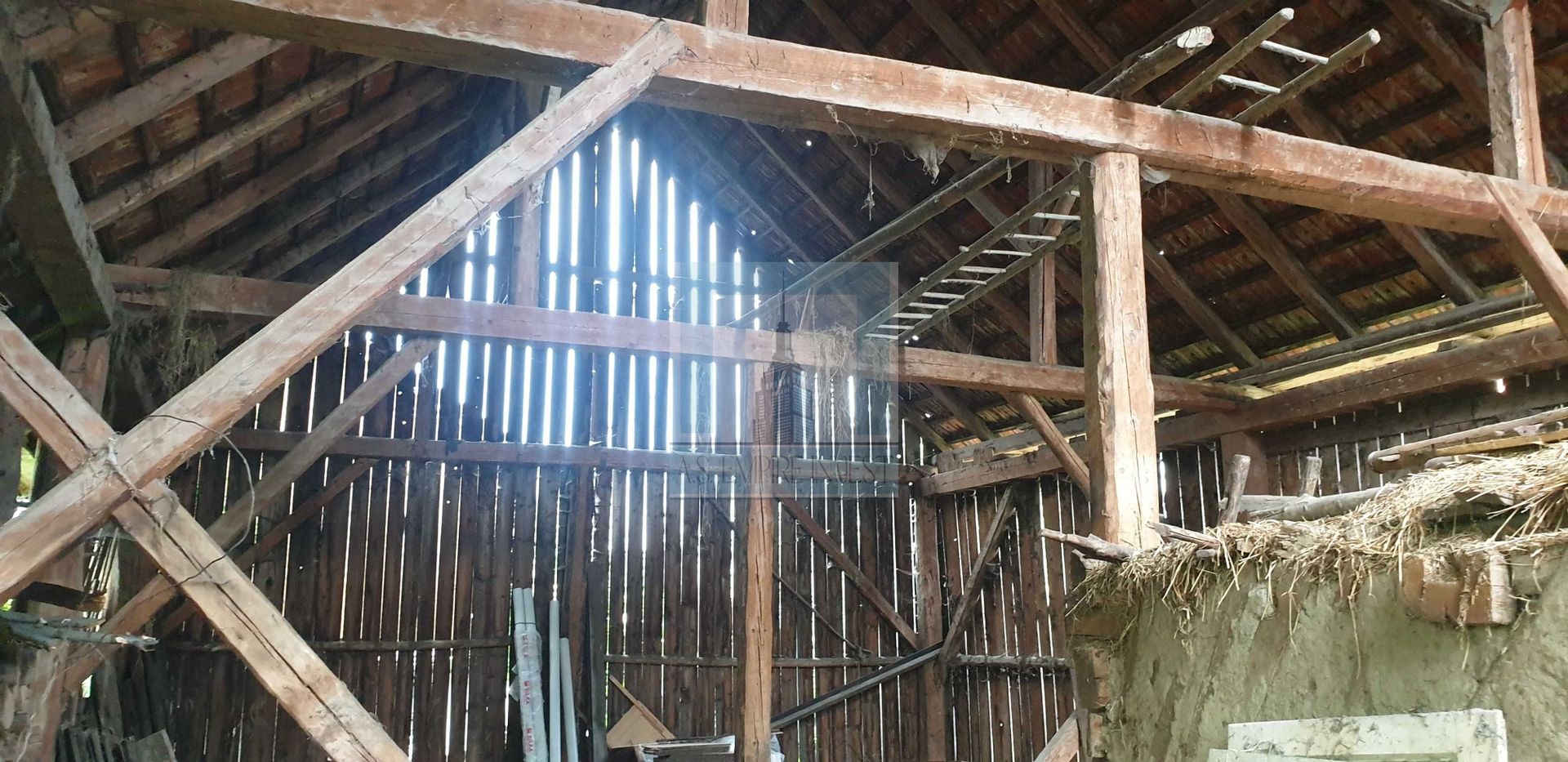 Casă bătrânească de vânzare în Tărlungeni - Poză 7