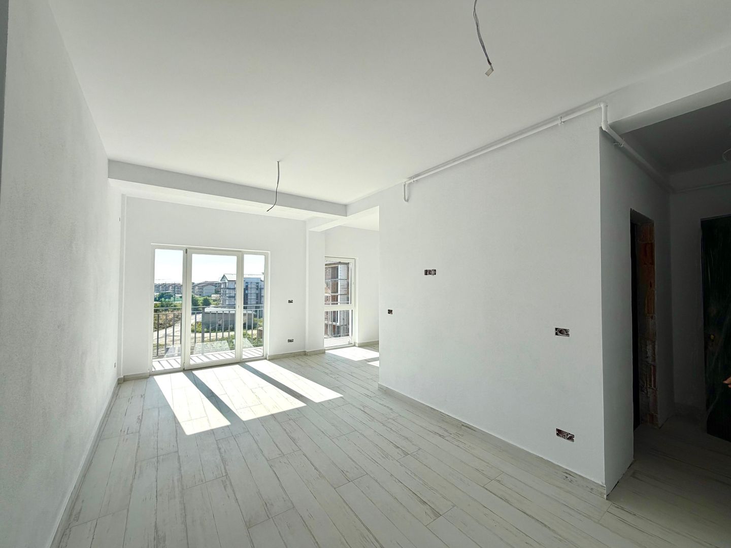 Apartament cu 3 camere - etaj intermediar - Giroc - Poză 2