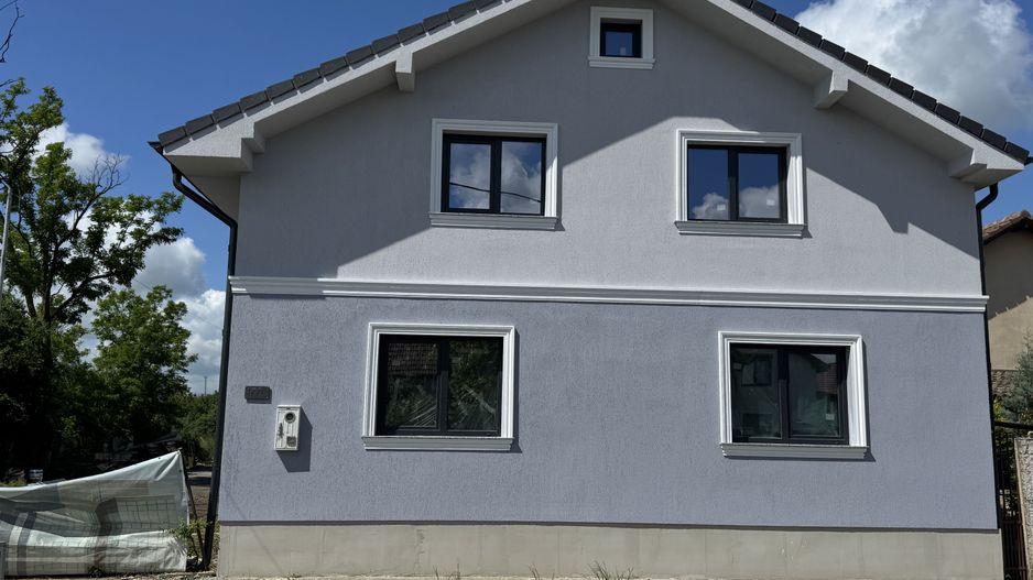 Individuala Sanmihaiu Roman P+M,5 Camere,2 Bai,Pivnita,Toate Utilitatile,Asfalt - Poză 1