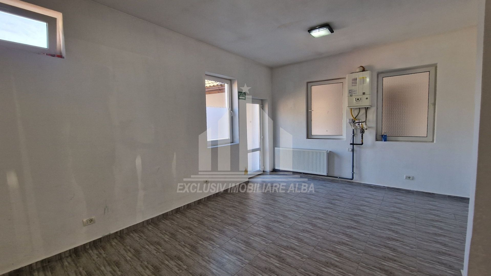 Birou, spatiu comercial lângă Tribunal - Poză 1