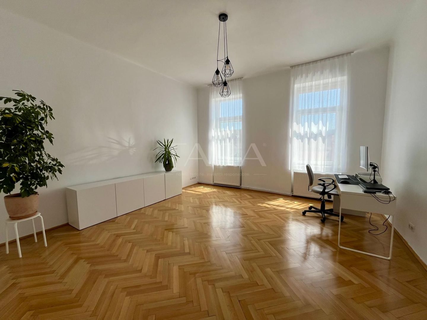Apartament 2 camere, decomandat, Ultracentral, UMF. - Poză 11