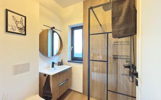 PRIMA INCHIRIERE. Casa moderna si cocheta. Curte amenajata. Loc de parcare. - Poză 11