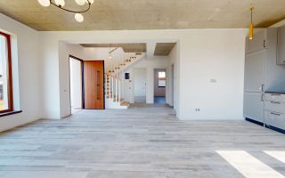 Vila cu arhitectura deosebita in Izvor-Tarlungeni - Poză 5