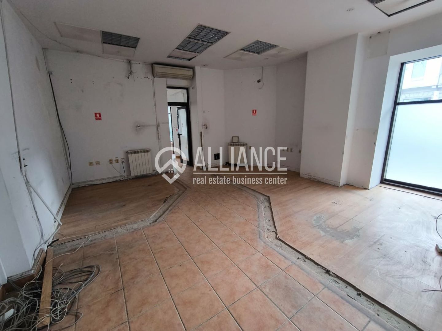 CENTRU Bdul Tomis spatiu comercial cu vitrina stradala! - Poză 3