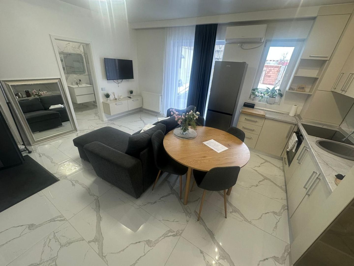 AP. 2 CAMERE MIRAL RESIDENCE, CURTE 20 MP, LOC PARCARE, COMISION 0% - Poză 2