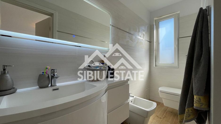 Casa cvadruplex de vanzare 4 camere, 2 locuri de parcare - Poză 26