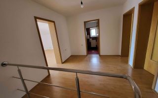 Casă spațioasă, versatilă – ideală pentru firmă sau locuință - Poză 9