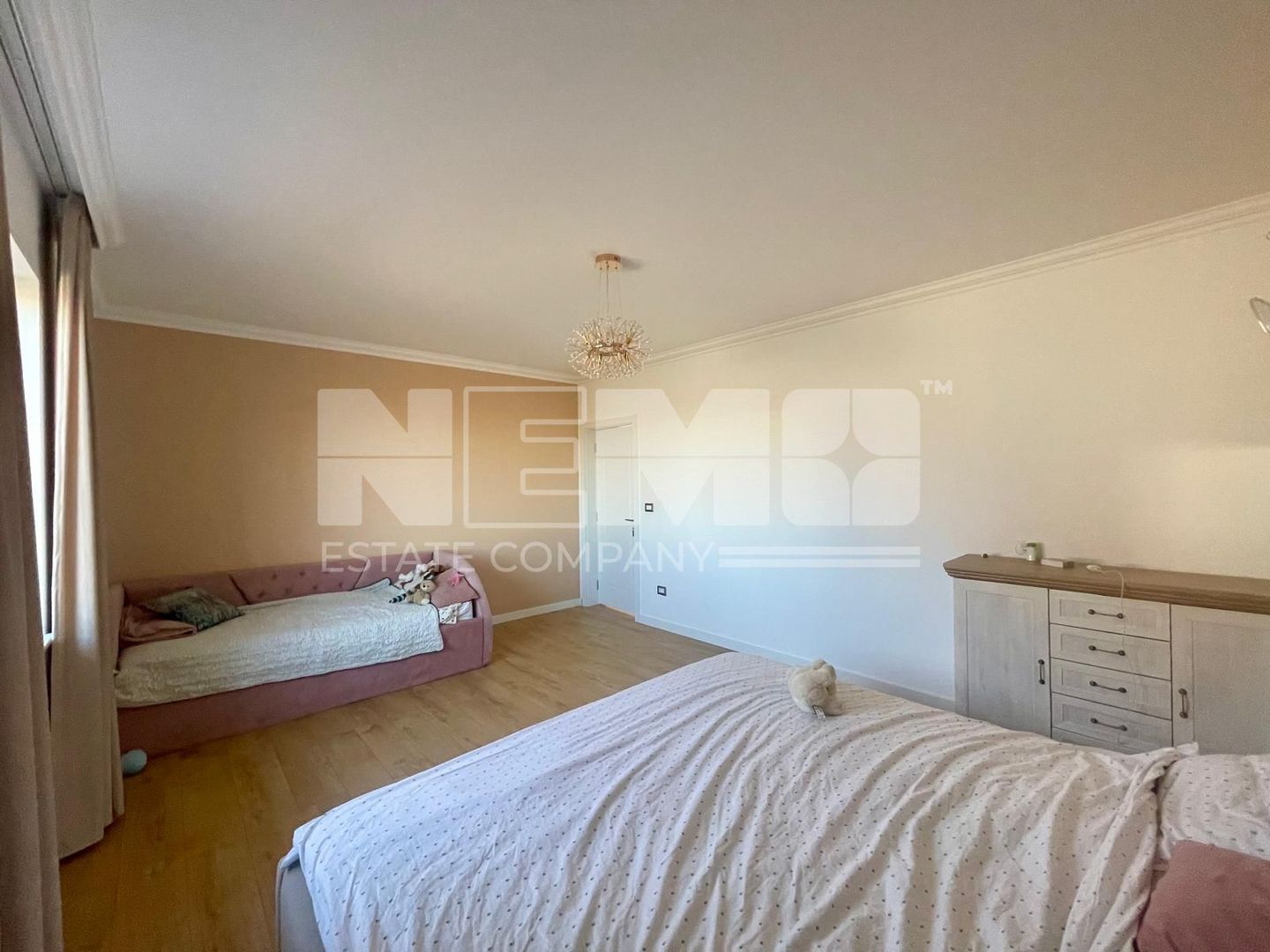 CASA MODERNA CU 4 CAMERE SI CURTE | 161 MP+48 MP ANEXA | VOLOVAT - Poză 8