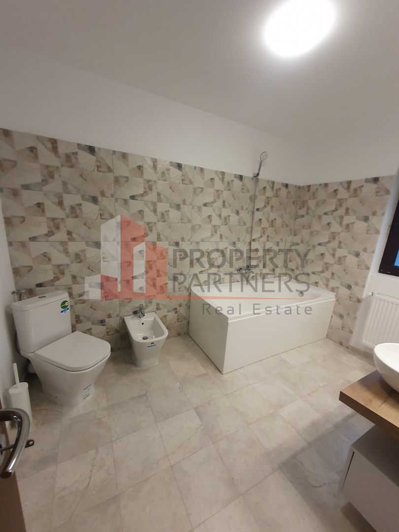 Proprietate pe marginea lacului, vila impresionanta. - Poză 37