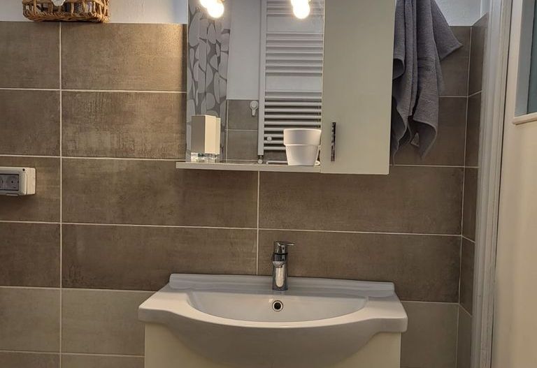 Casa 3 camere – prima închiriere, renovat - Poză 11