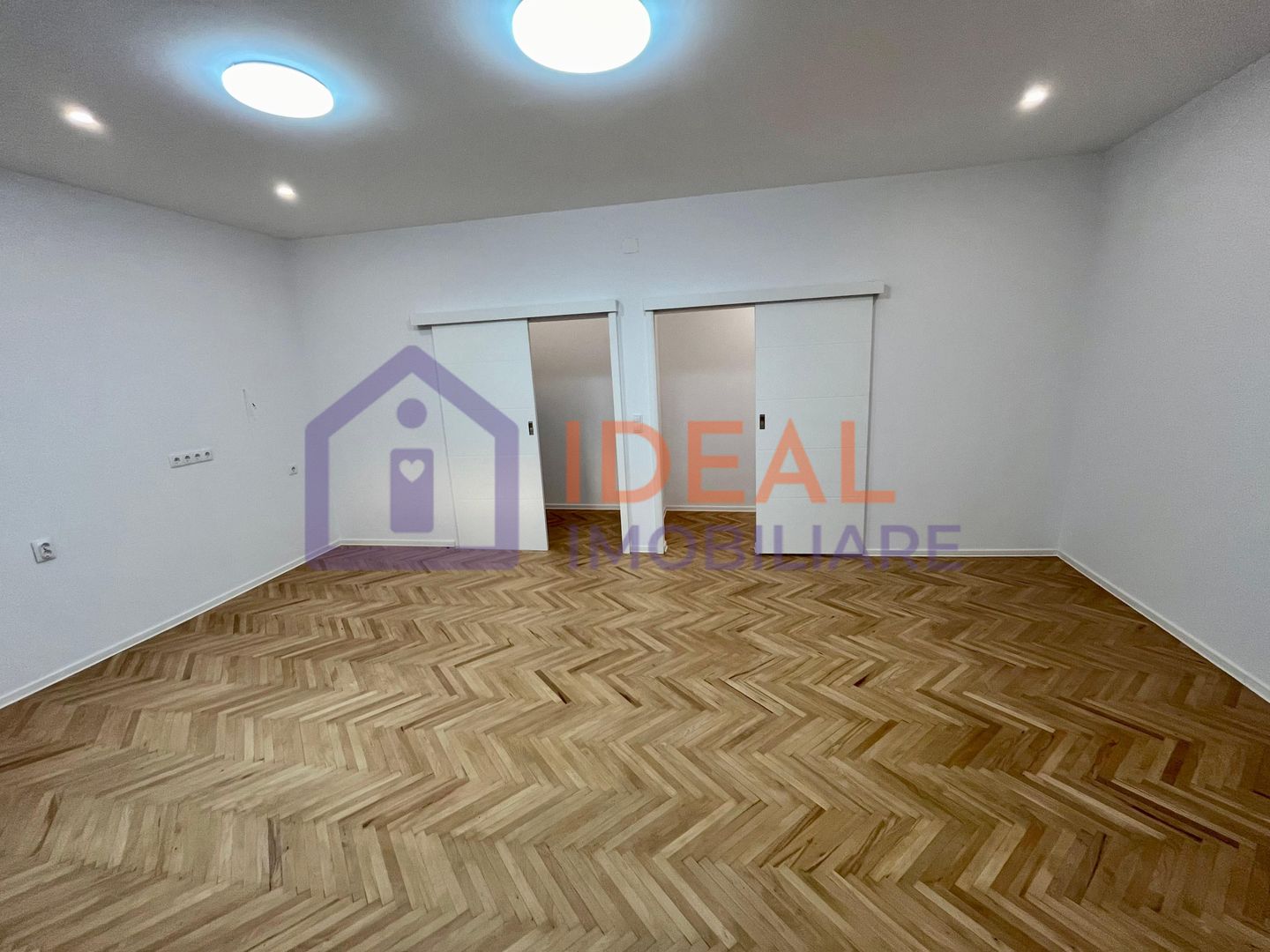 Apartament Ultracentral cu 2 camere complet renovat - de vânzare - Poză 1