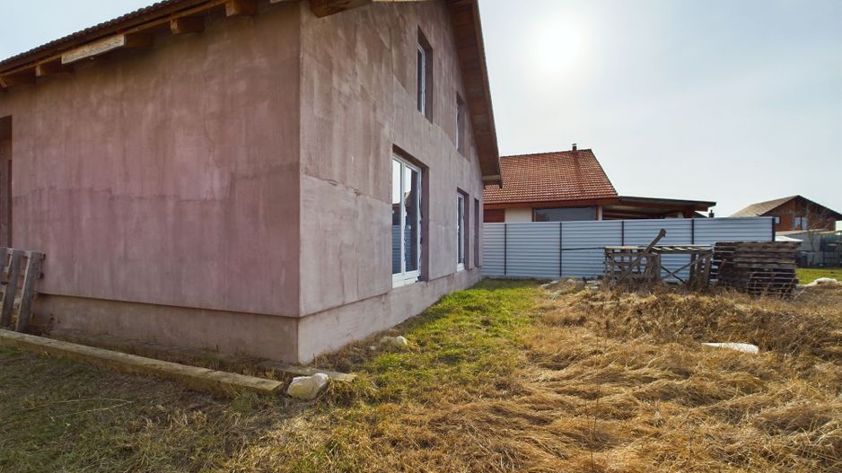 Casă în Izvin – 90 mp utili, curte 500 mp, la roșu - Poză 1
