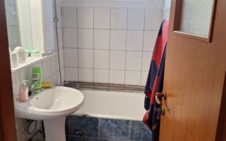 Particular. Vand apartament 2 camere.decomandat - Poză 8