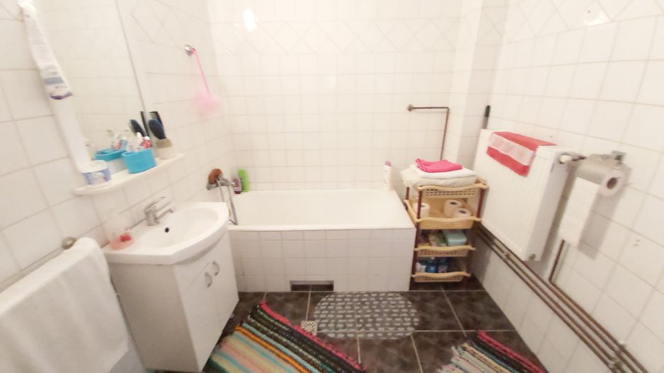 Casa de vanzare cu teren generos - Poză 9