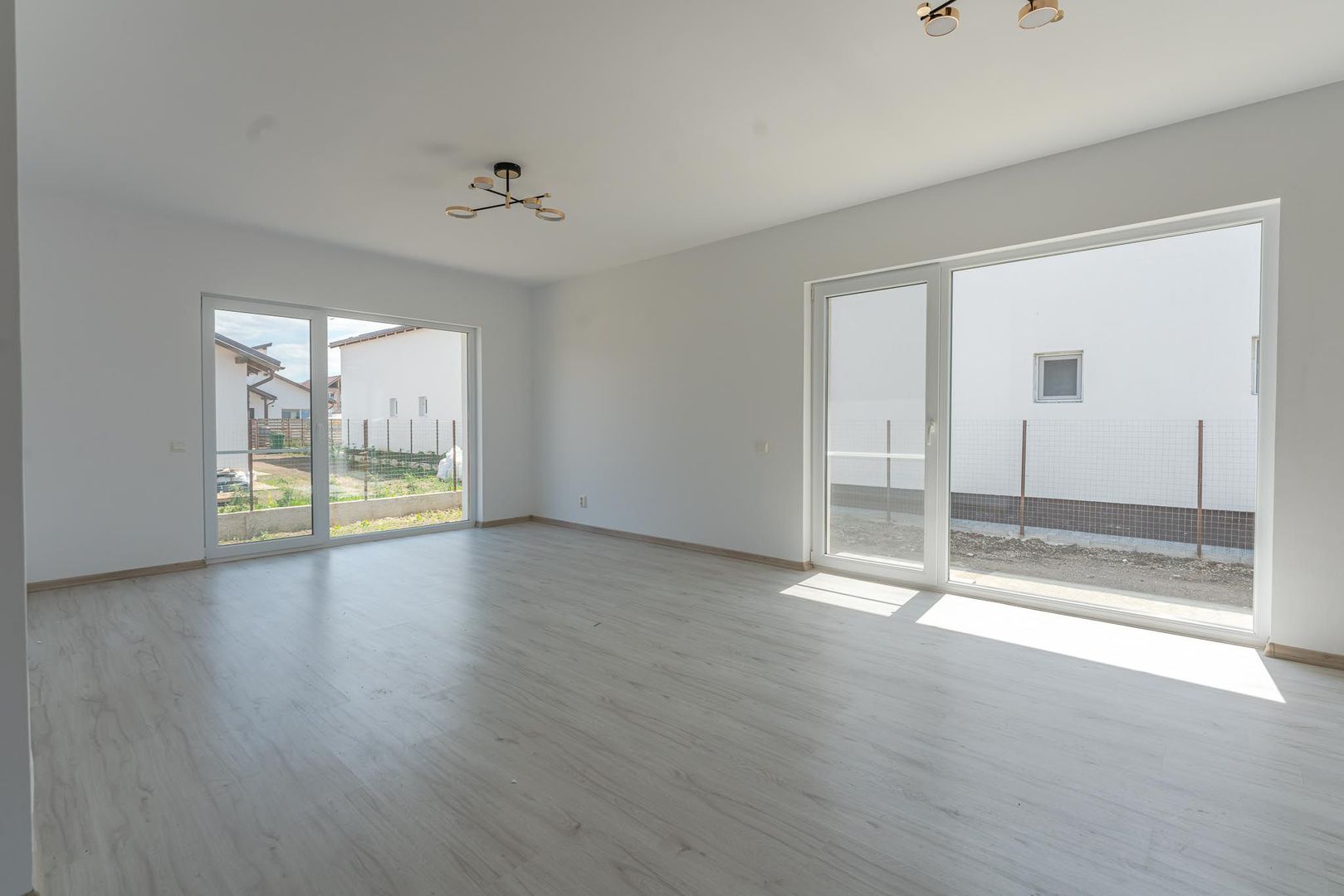 Casa de închiriat în Sânpetru - bucatarie mobilata si utilata - Poză 4