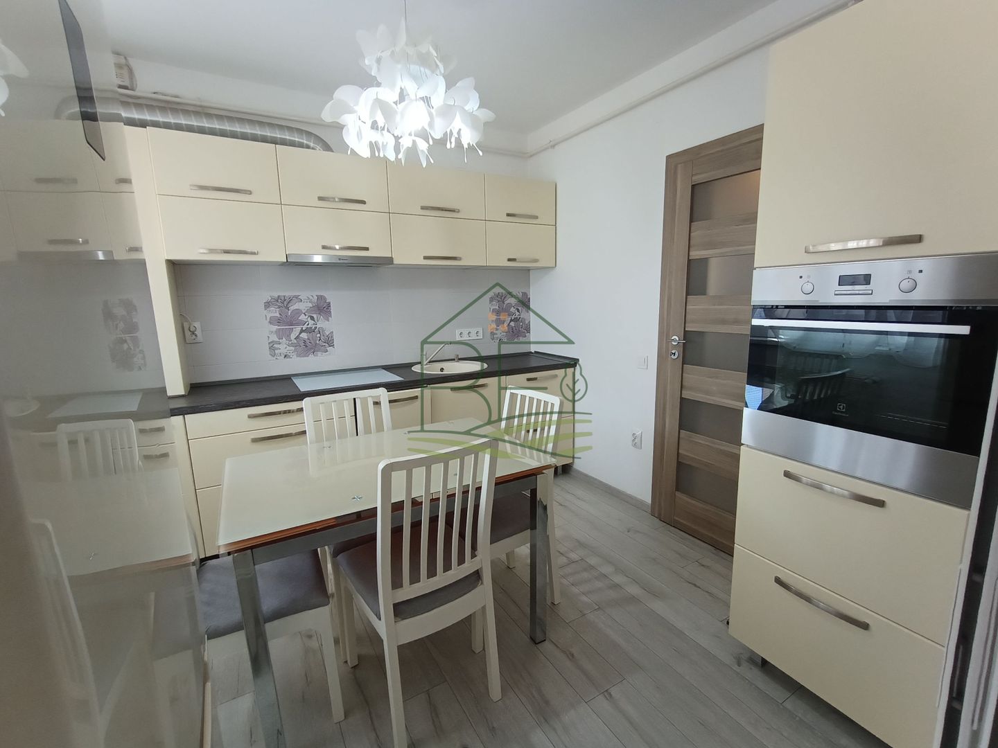 Apartament cu 3 camere de închiriat în Șelimbăr 75 mp + loc de parcare - Poză 1