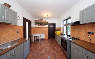 Vilă spațioasă de vânzare în Predeluț, Bran | 2000mp - Poză 12