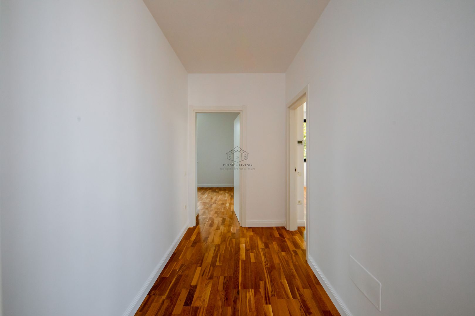 VILA SUPERBĂ CU 4 DORMITOAARE ȘI PISCINA LA INCHIRIERE - Poză 24